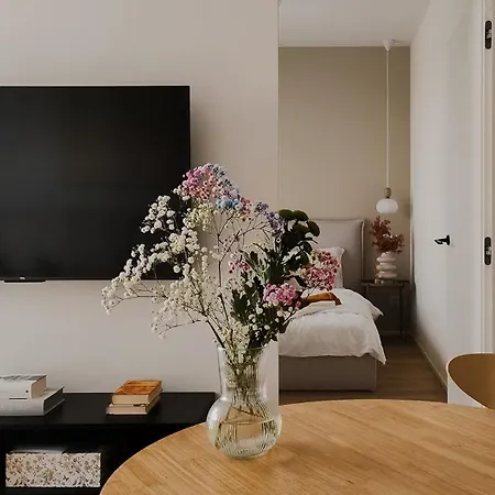 아파트 Cozy In Japandi Style With Parking Modlinska Zeran, 바르샤바